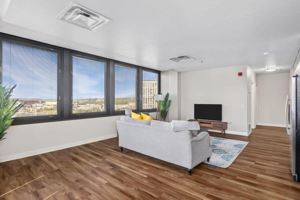 Sleek 2br Downtown Retreat With Gym Apartamento Pittsburgh