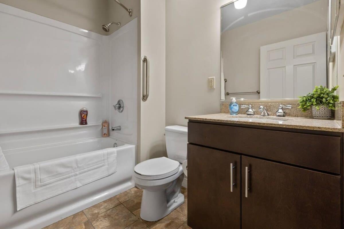 Sleek 2br Downtown Retreat With Gym Apartamento Pittsburgh