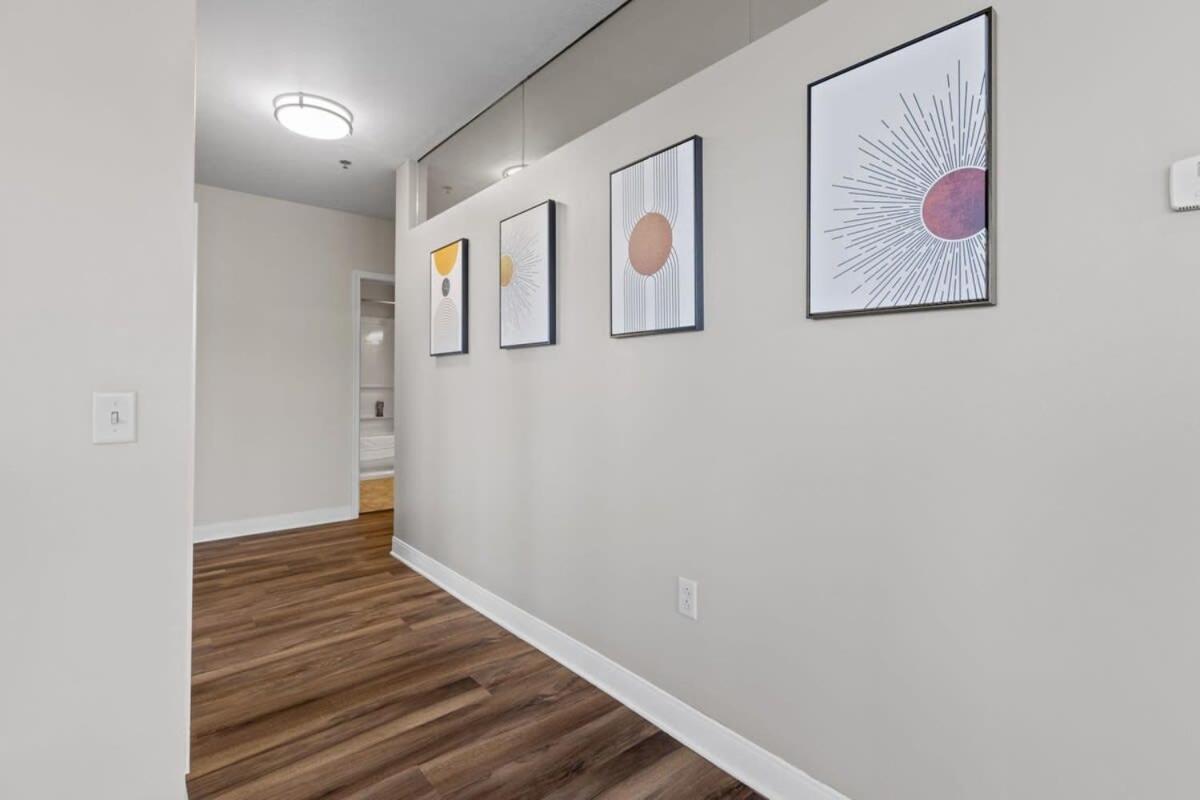 Sleek 2br Downtown Retreat With Gym Apartamento *