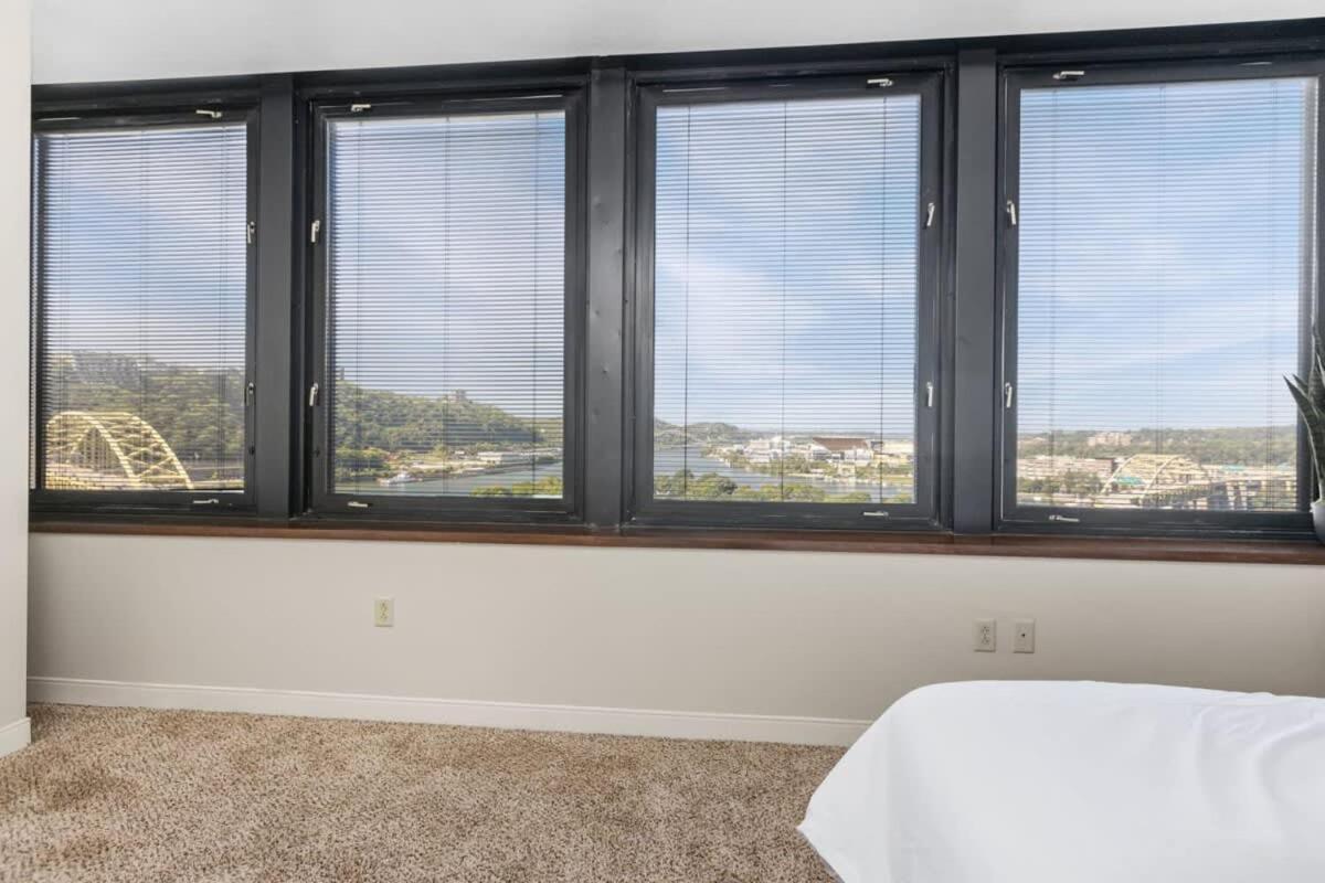 Apartamento Sleek 2br Downtown Retreat With Gym