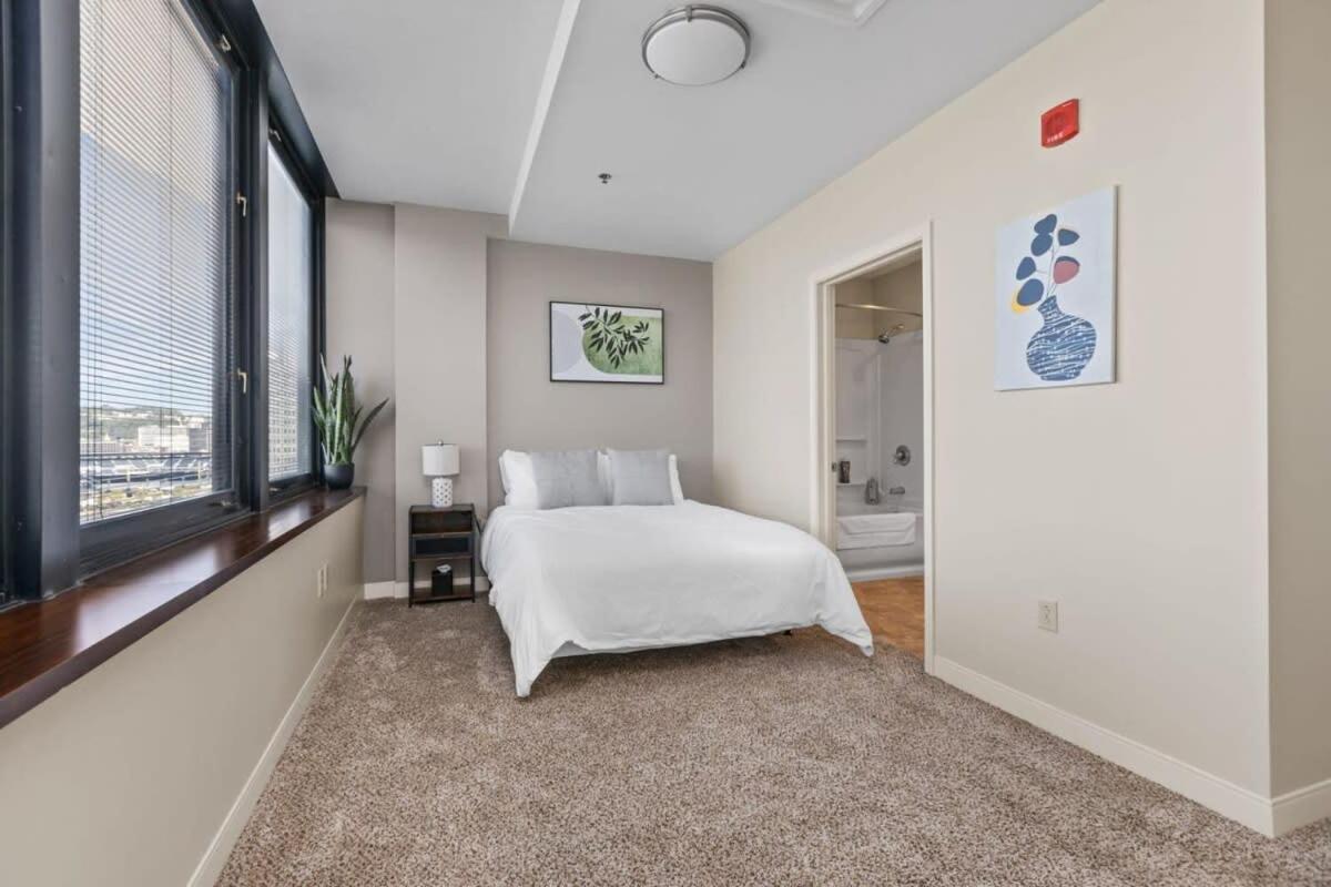 Sleek 2br Downtown Retreat With Gym Apartamento Pittsburgh