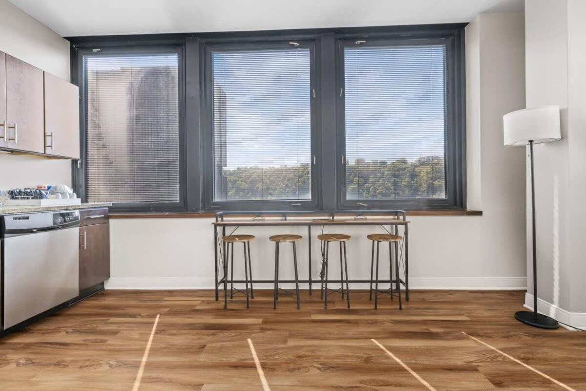 Sleek 2br Downtown Retreat With Gym Apartamento