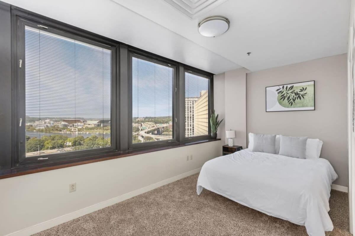 Sleek 2br Downtown Retreat With Gym Apartamento *
