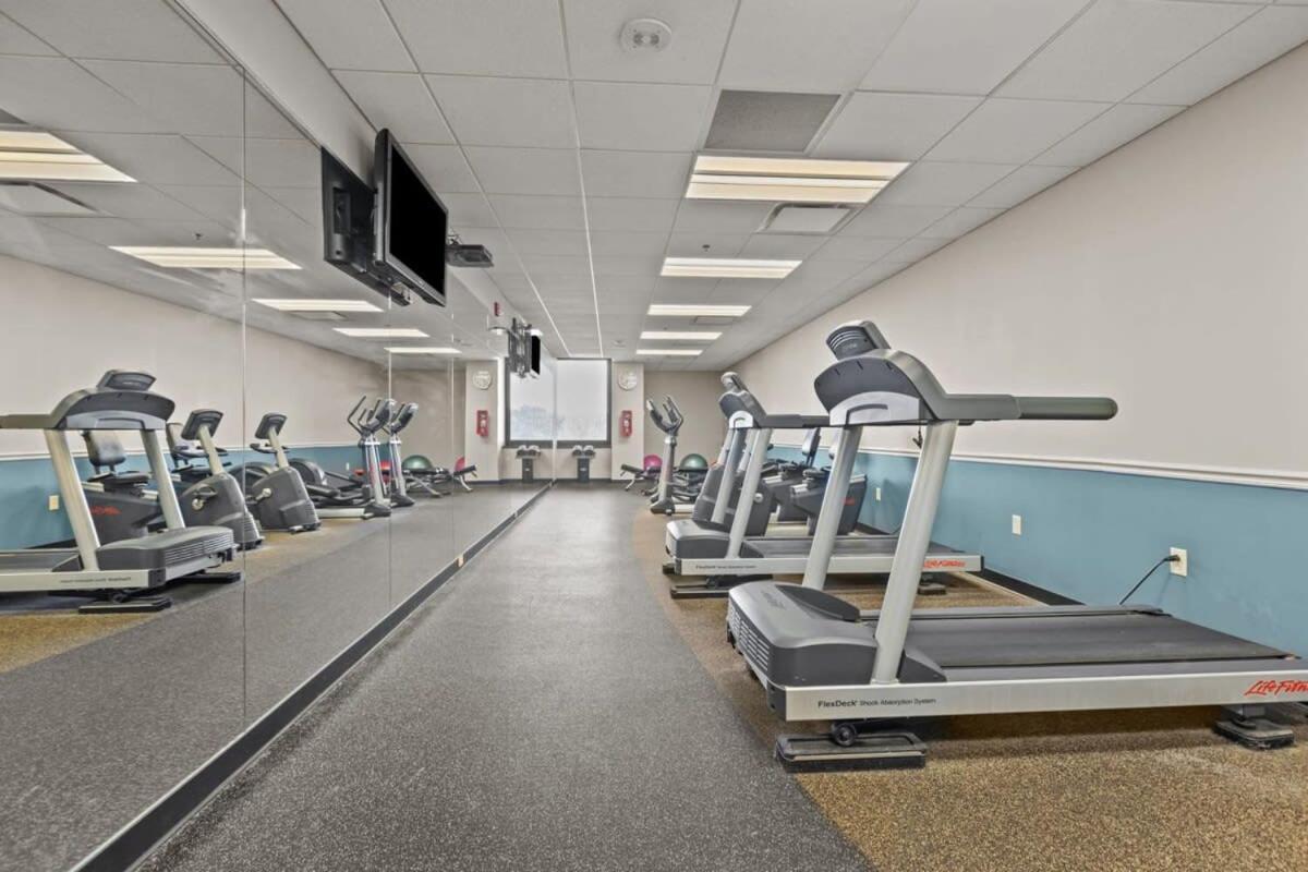 Sleek 2br Downtown Retreat With Gym Apartamento