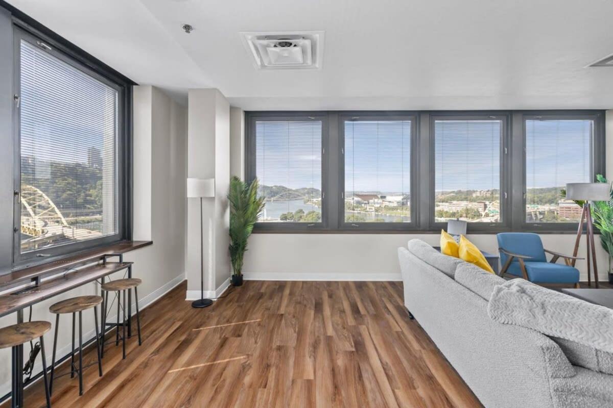 Sleek 2br Downtown Retreat With Gym Apartamento *
