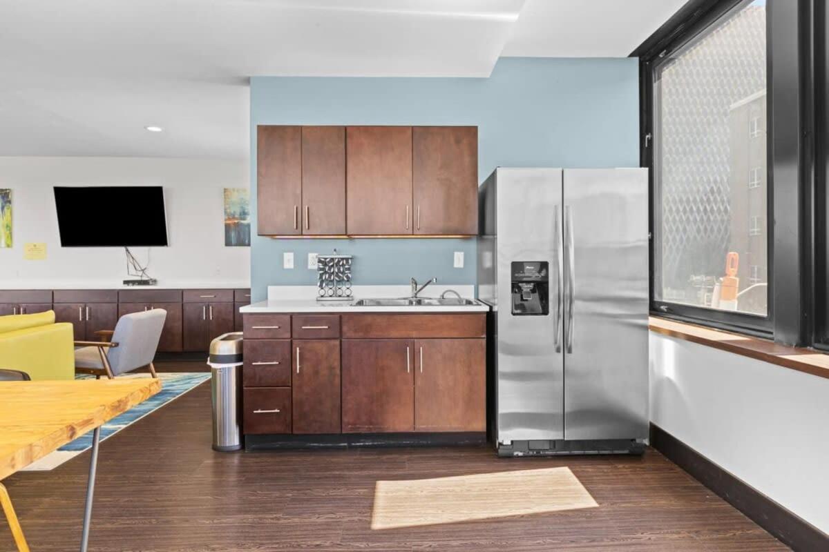 Sleek 2br Downtown Retreat With Gym Apartamento *